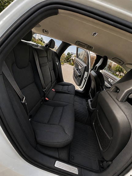 Volvo V90 Cross Country 4 of 6