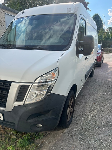Nissan NV400 2 of 4