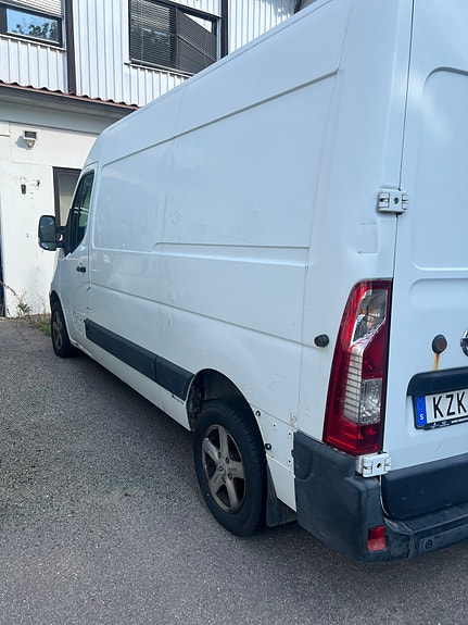 Nissan NV400 3 of 4
