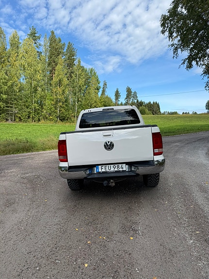 Volkswagen Amarok 6 of 12