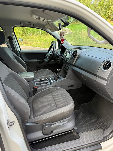 Volkswagen Amarok 12 of 12