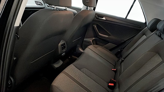 Volkswagen T-Roc 11 of 12
