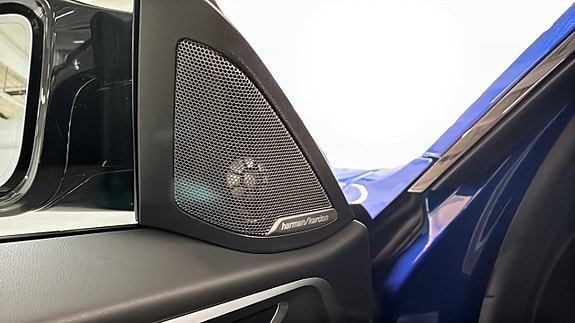 BMW i4 10 of 12