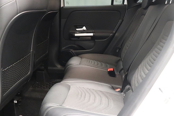 Mercedes-Benz GLA200 8 of 11