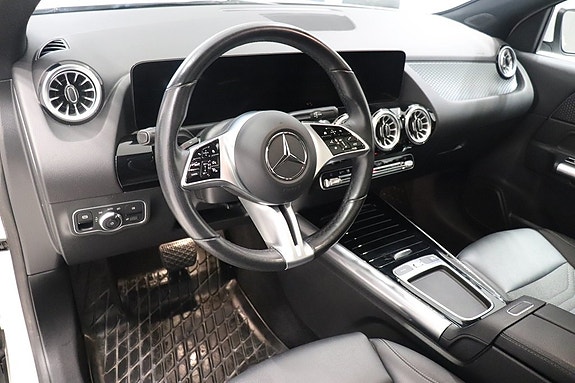Mercedes-Benz GLA200 9 of 11