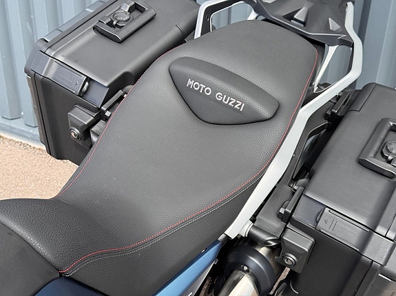 Moto Guzzi V85TT TRAVEL Blu Zefiro 4 of 9