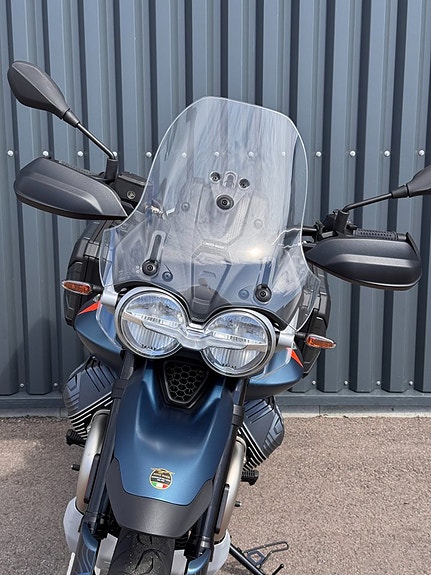 Moto Guzzi V85TT TRAVEL Blu Zefiro 8 of 9