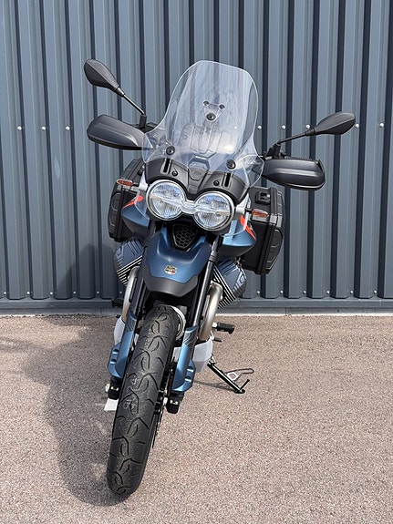 Moto Guzzi V85TT TRAVEL Blu Zefiro 6 of 9