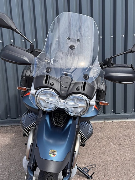 Moto Guzzi V85TT TRAVEL Blu Zefiro 9 of 9