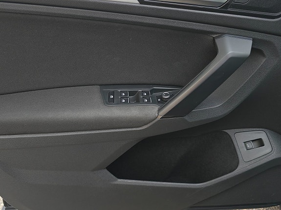 Volkswagen Tiguan 12 of 23