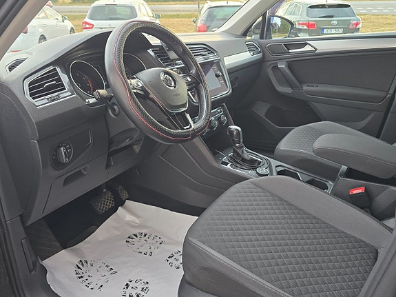 Volkswagen Tiguan 8 of 23