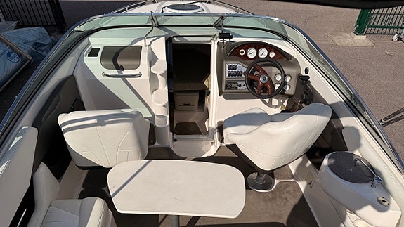 Regal 2250 Volvo Penta 5,7 GXI - 2005 3 of 10