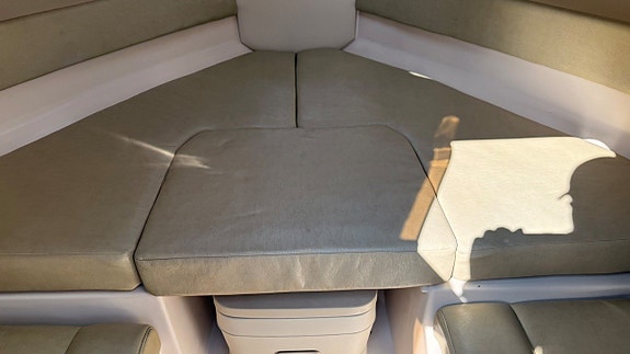 Regal 2250 Volvo Penta 5,7 GXI - 2005 6 of 10
