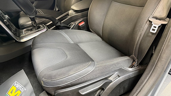 Volvo V40 12 of 17