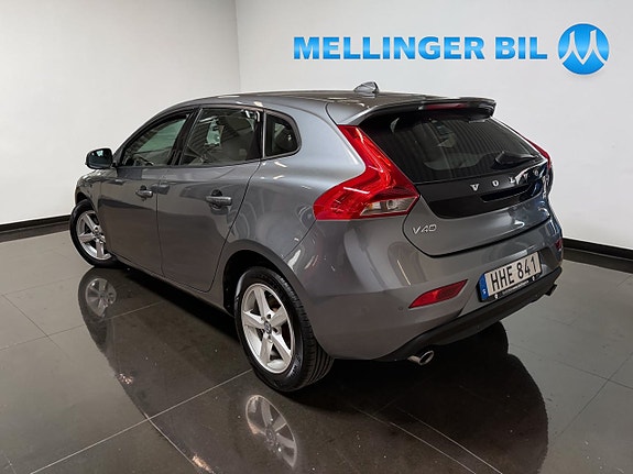 Volvo V40 4 of 17