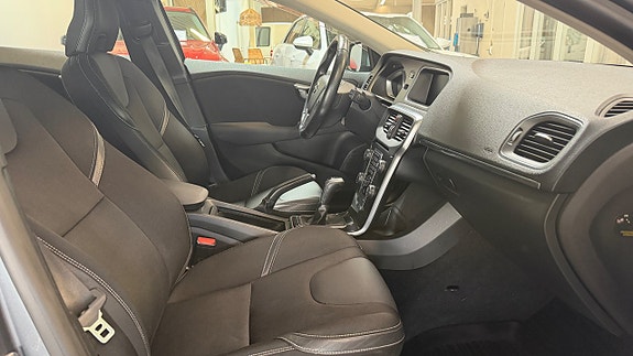 Volvo V40 6 of 17