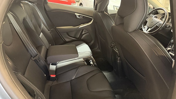 Volvo V40 9 of 17