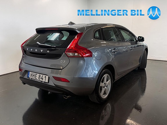 Volvo V40 3 of 17
