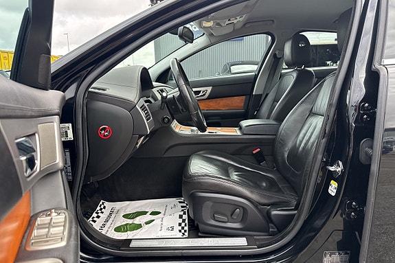 Jaguar XF 12 of 21