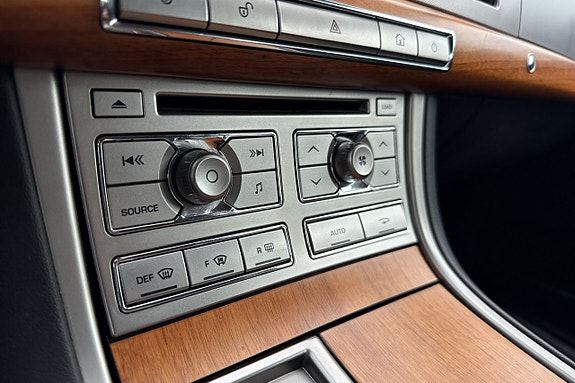 Jaguar XF 19 of 21
