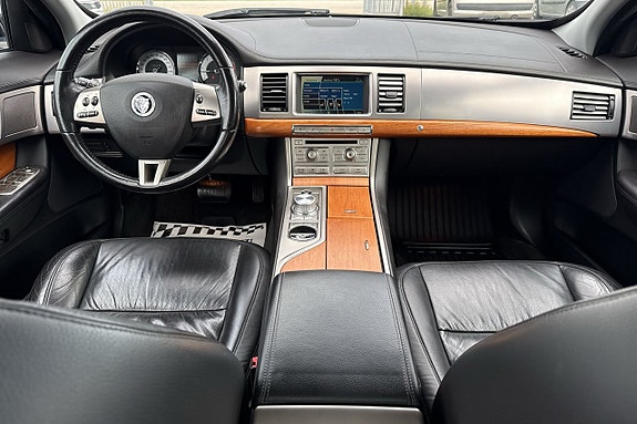 Jaguar XF 15 of 21