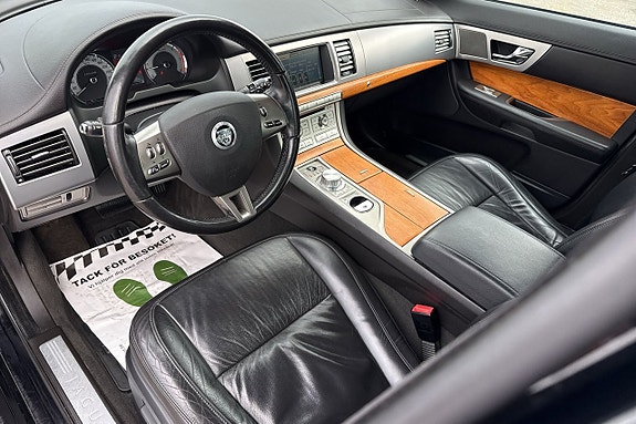 Jaguar XF 13 of 21