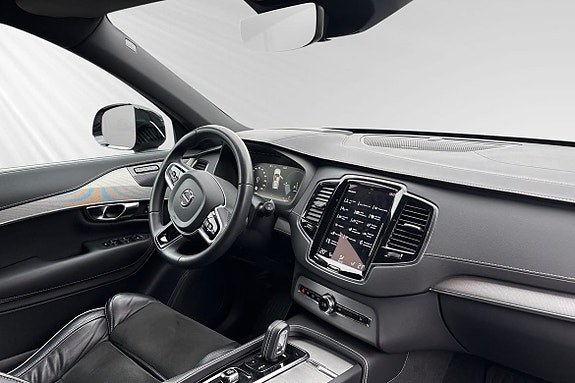 Volvo XC90 10 of 22