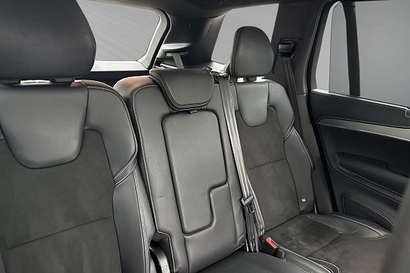 Volvo XC90 11 of 22