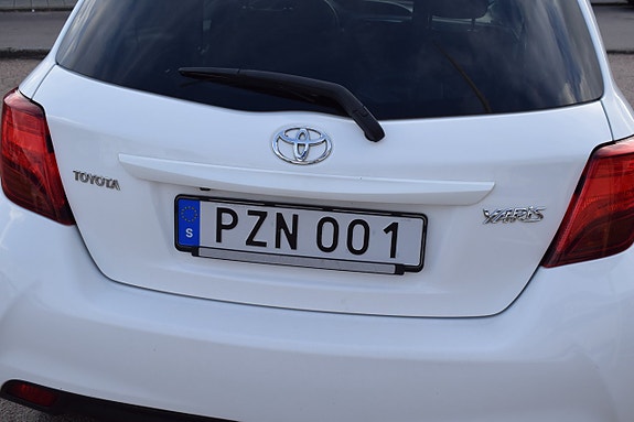 Toyota Yaris 5 of 13