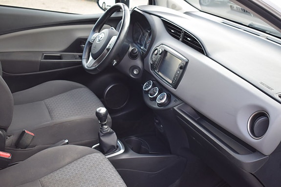 Toyota Yaris 8 of 13