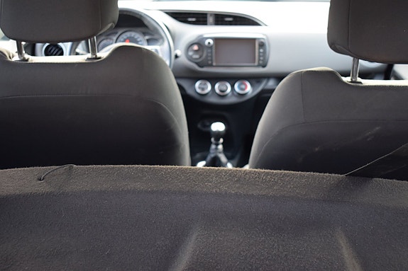Toyota Yaris 9 of 13