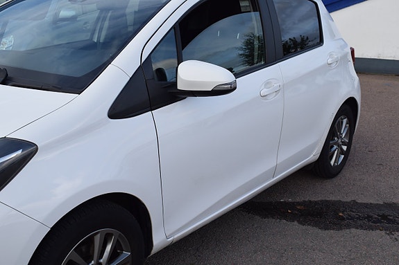 Toyota Yaris 7 of 13