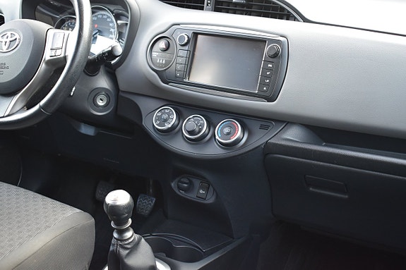 Toyota Yaris 10 of 13