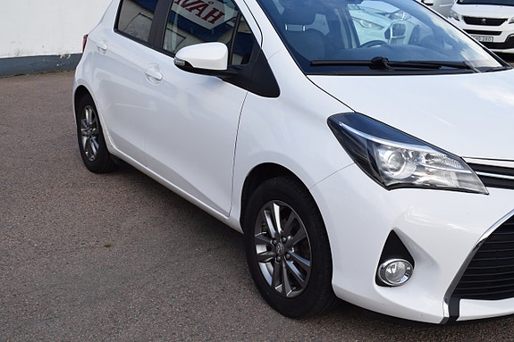 Toyota Yaris 3 of 13