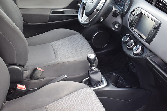Toyota Yaris 11 of 13