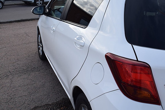Toyota Yaris 6 of 13