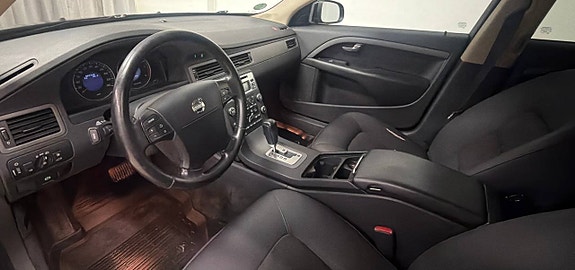 Volvo V70 8 of 10