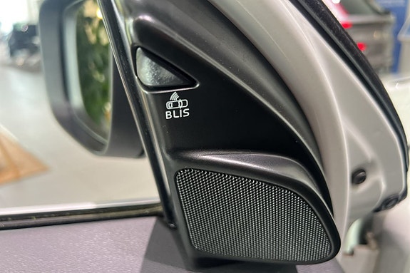 Volvo XC60 14 of 19