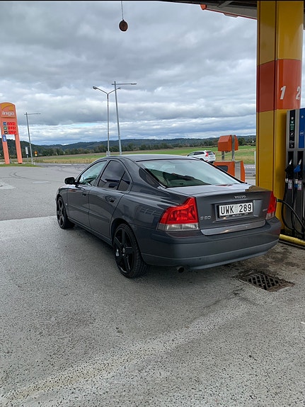 Volvo S60 2 of 4