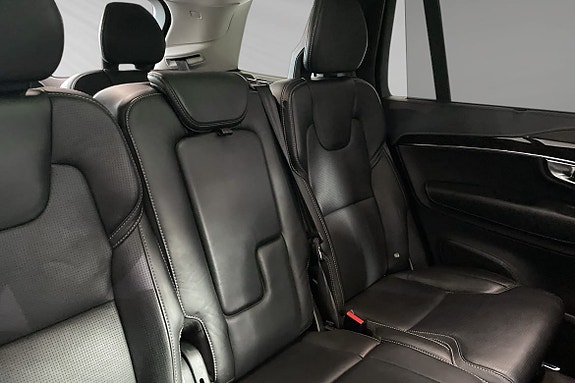 Volvo XC90 11 of 27