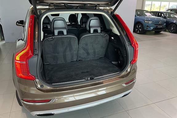 Volvo XC90 13 of 27