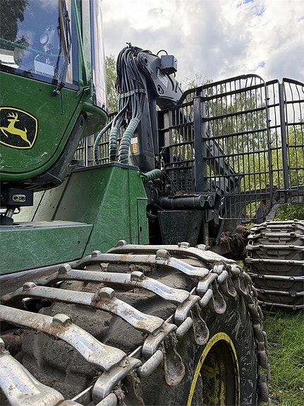 John Deere 1910G 3 of 7