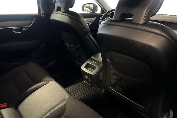 Volvo V90 26 of 30