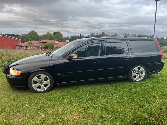 Volvo V70 2 of 8