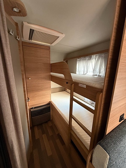 Weinsberg Caraone 550 QDK Uttagen 2025 1 ägare AC Dusch Barnkammare 12 of 16