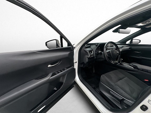 Lexus UX250h 10 of 30