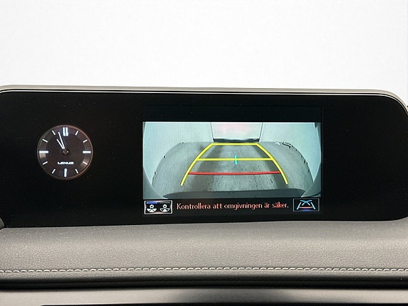 Lexus UX250h 21 of 30