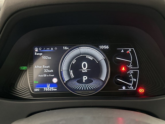 Lexus UX250h 17 of 30