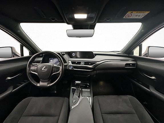 Lexus UX250h 12 of 30