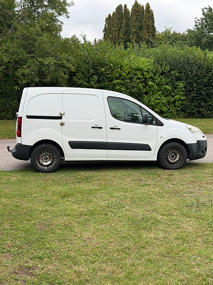 Peugeot Partner 2 of 4